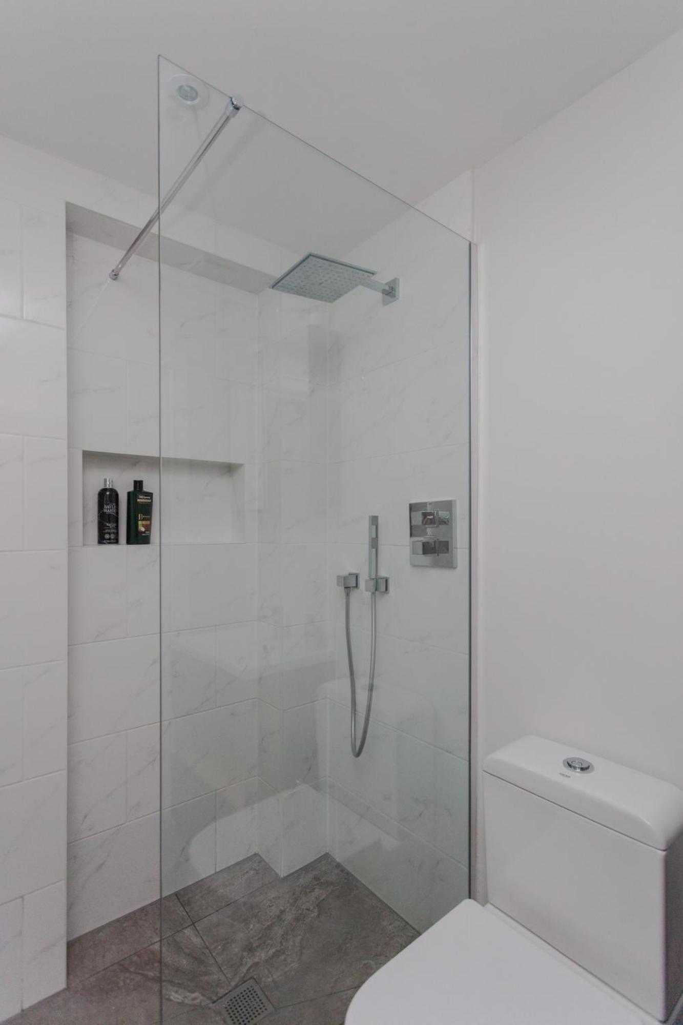 Spacious And Modern In Pimlico * Londra